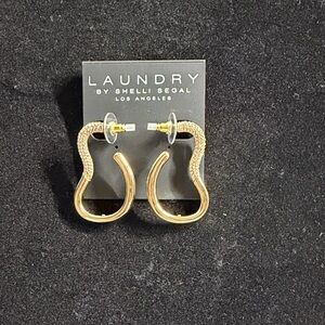 NWT  Heart Laundry By Shelli Segal Gold Hoop Earrings